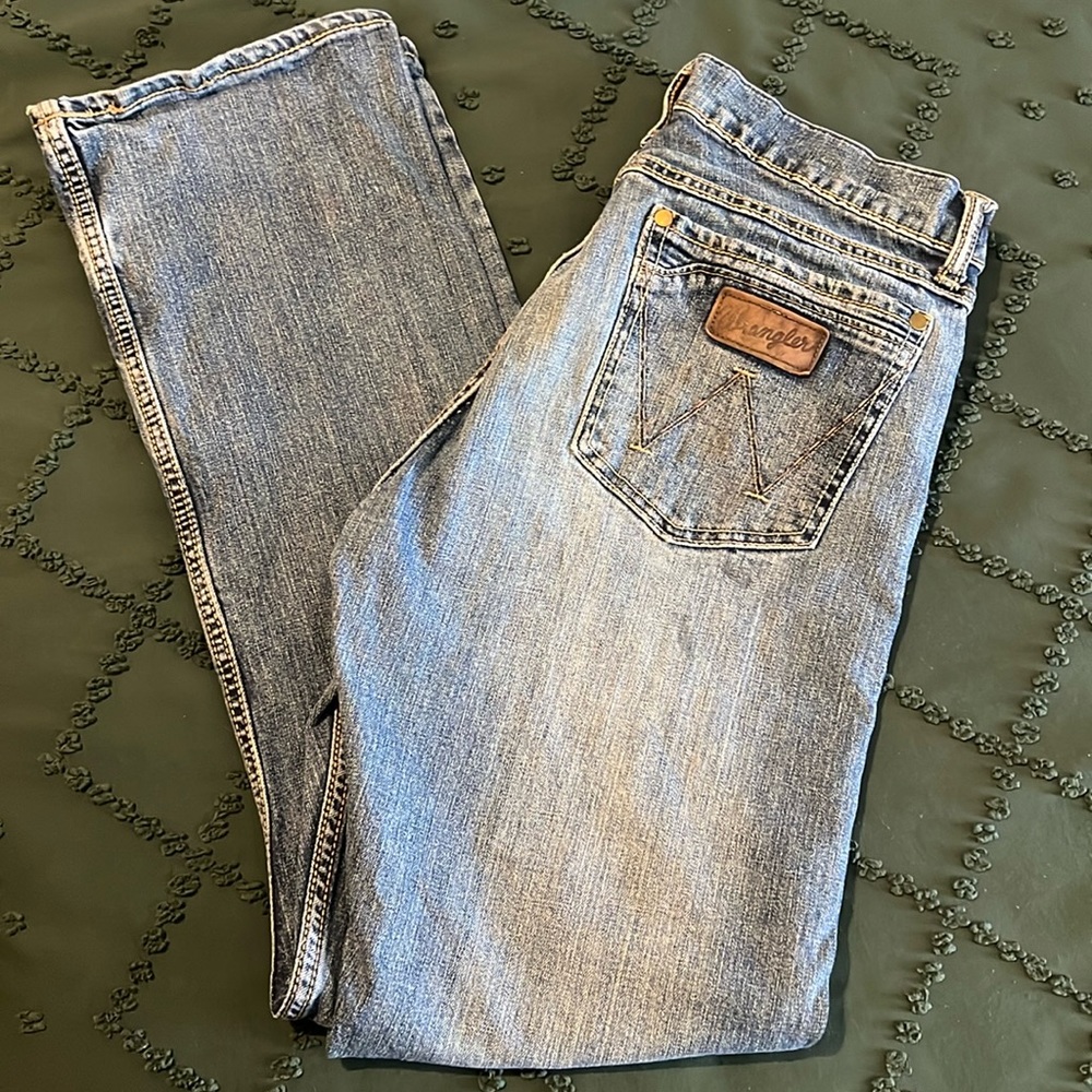 Wrangler retro slim boot 33x34